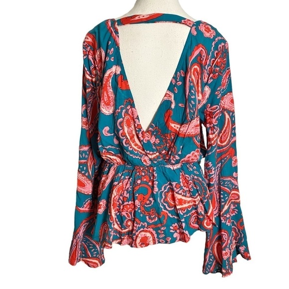 Emily Wonder Green and Pink Paisley Print V-Neck Long Sleeve Top - Picture 2 of 14